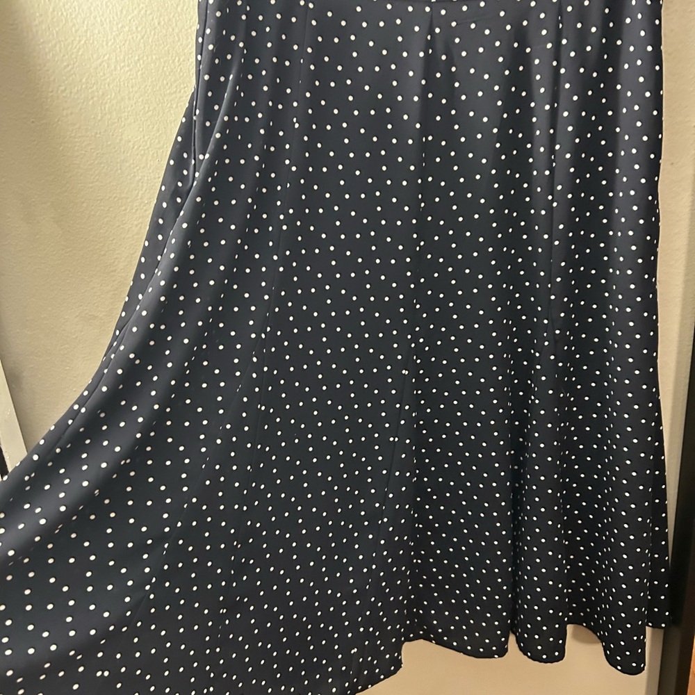 Ann Taylor Size 10 Blue and White Polka Dot Lightweight Skirt - Picture 2 of 9